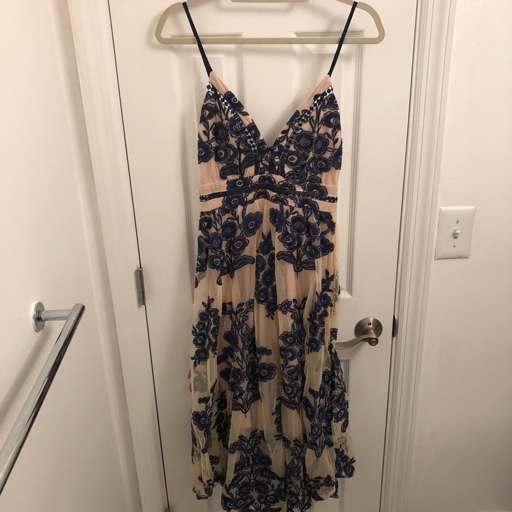 beige and navy blue Lacey Midi dress!